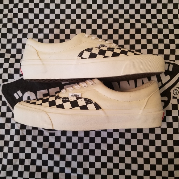 Unisex Checkered  Vans - Picture 2 of 8